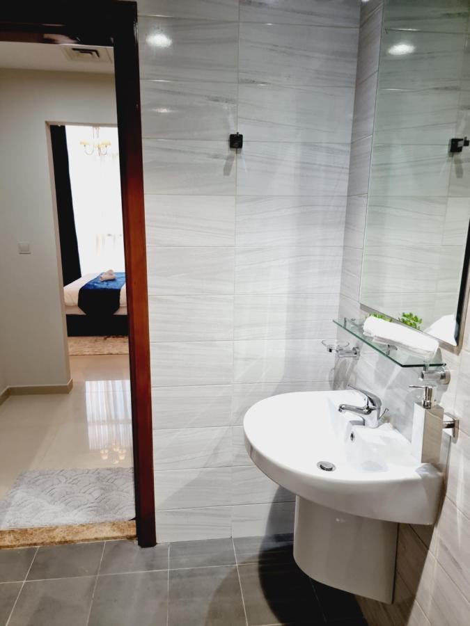 Dunya Tower Luxury And 2 Min Walk To Dubai Mall And Burj Khalifa In Heart Of Downtown Exterior foto